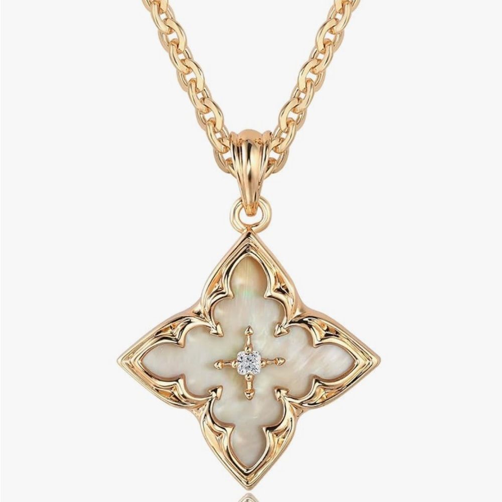 14K Gold Mother of Pearl Clover Necklace Lucky Pendant Chain - Picture 2 of 4